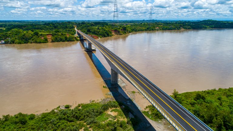 Autopista Rio Magdalena Colombia